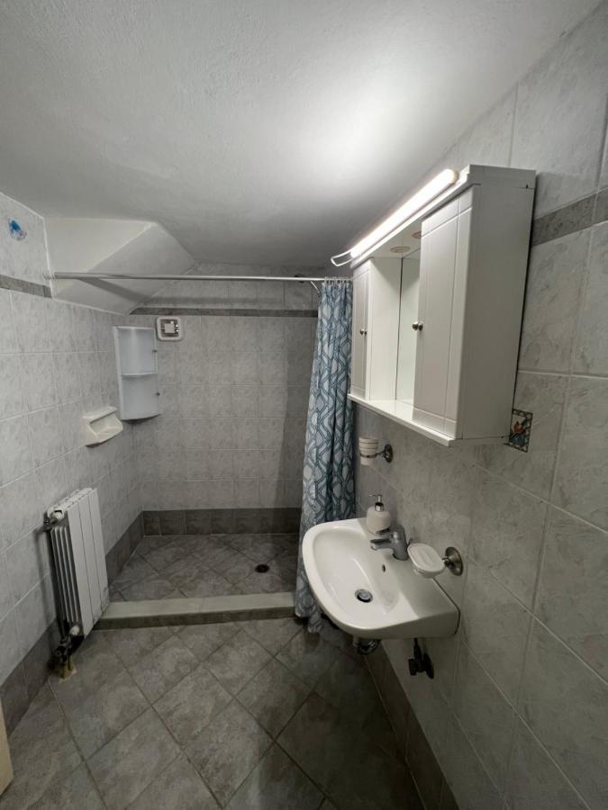 Athina Rooms Karvounades Екстер'єр фото