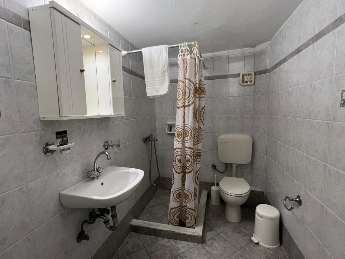 Athina Rooms Karvounades Екстер'єр фото