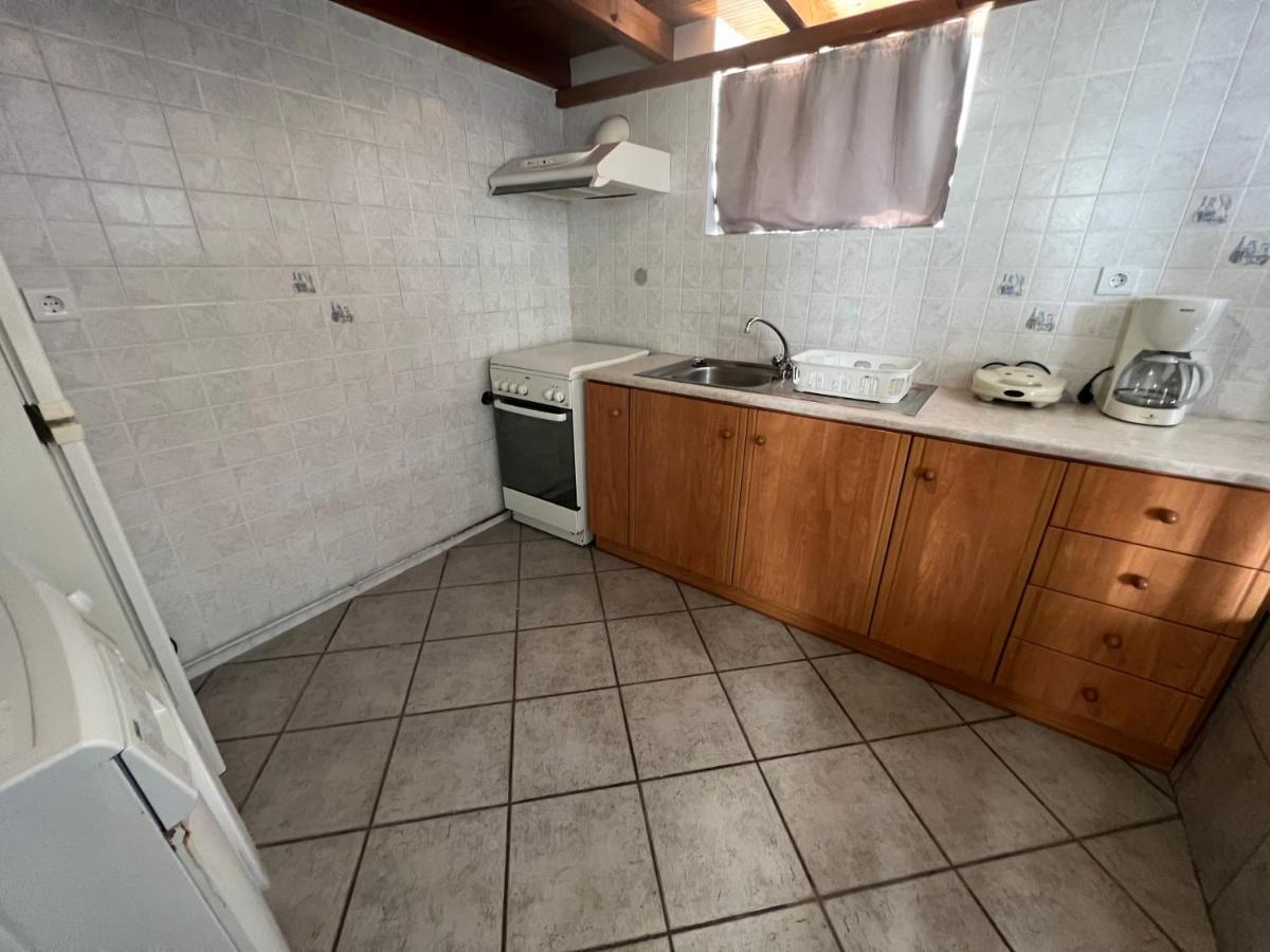 Athina Rooms Karvounades Екстер'єр фото