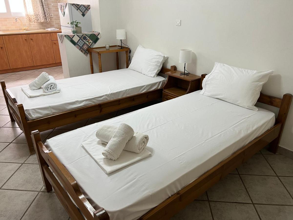 Athina Rooms Karvounades Екстер'єр фото