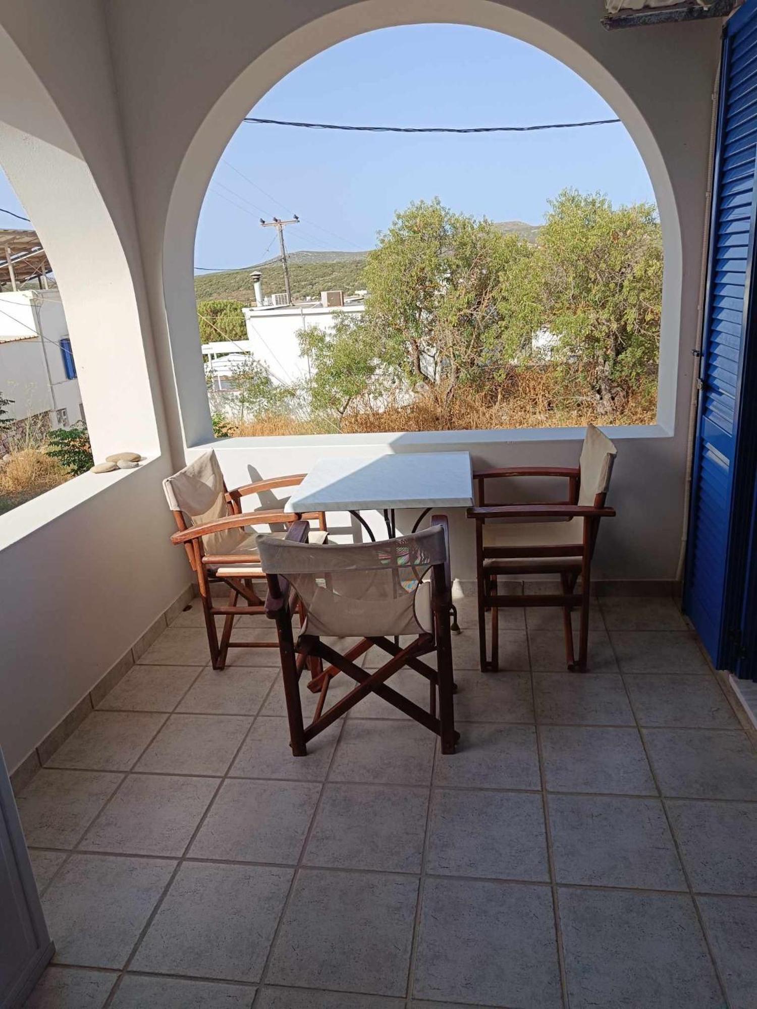 Athina Rooms Karvounades Екстер'єр фото