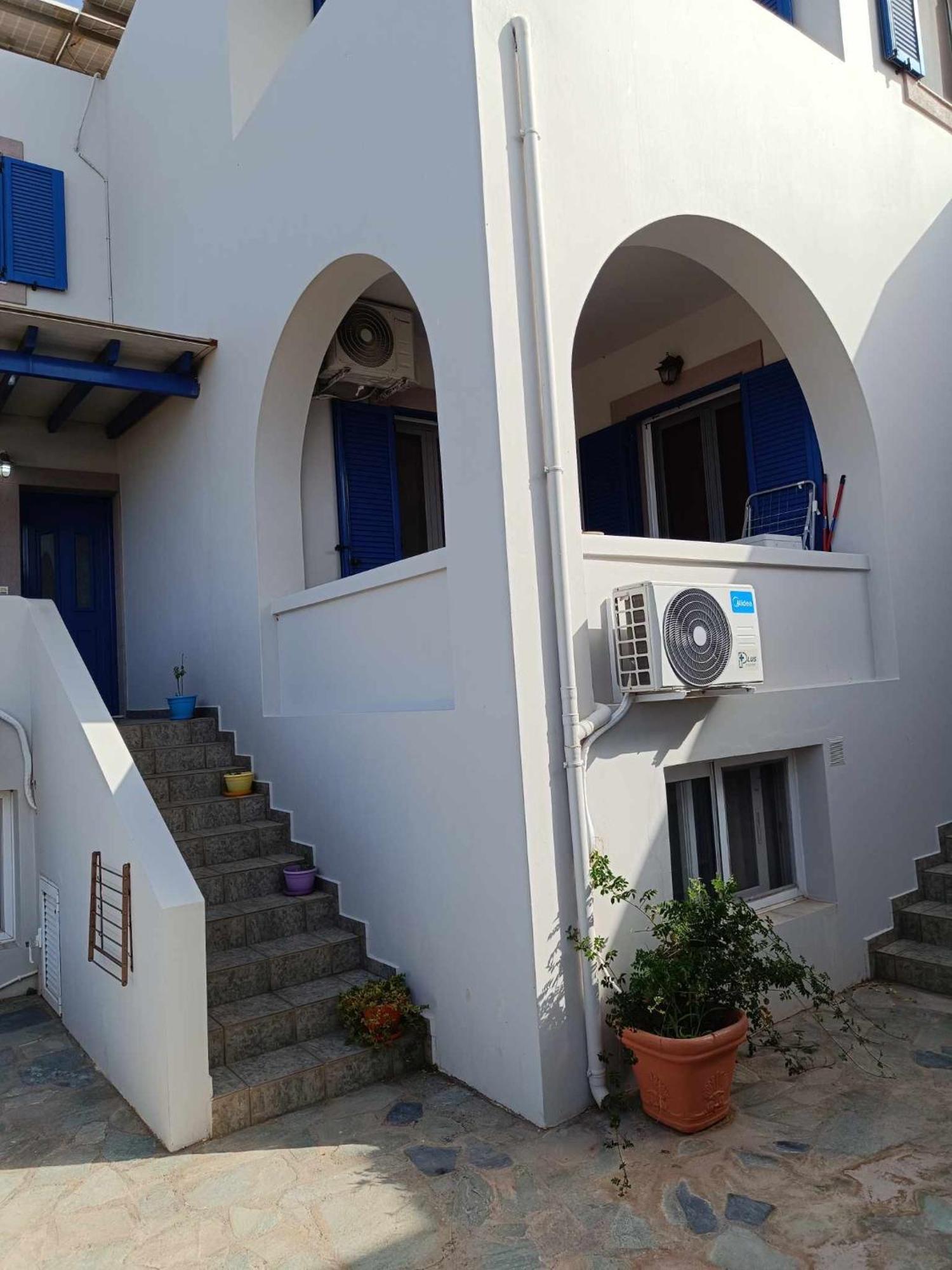 Athina Rooms Karvounades Екстер'єр фото